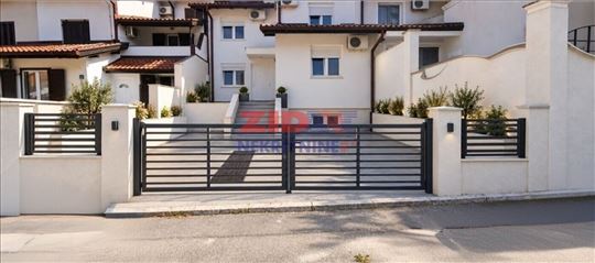 Kuća Bežanijska kosa renovirana, tri parking mesta