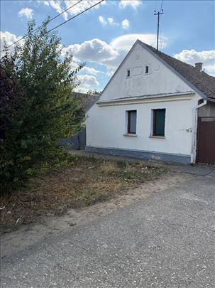 Kuća sa okućnicom,povoljno