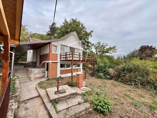 Kuća u Grockoj sa prelepim pogledom na Dunav – odl