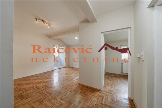 Odlican manji 1.5 stan sa izuzetnim rasporedom!