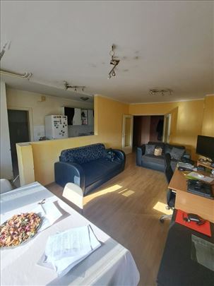 Trosoban stan 81 m², Novi Beograd, uknjižen