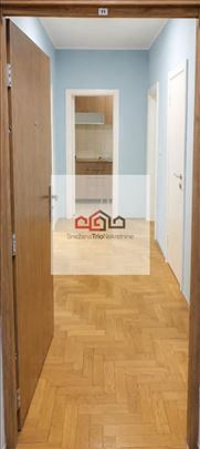 Trosoban Stan Od 78m2 IskljuČivo Za Poslovni Prost