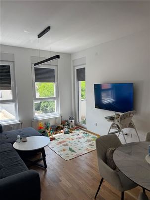 Trosoban stan u centru Stare Pazove, 56 m²