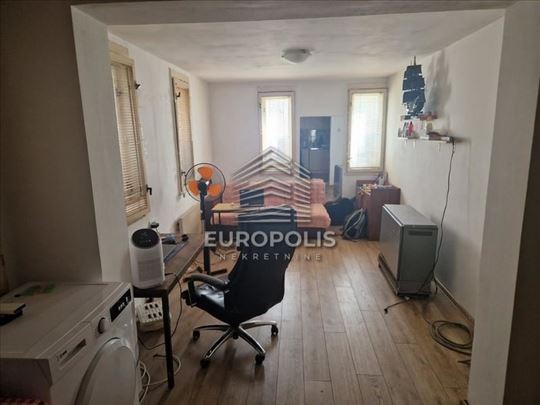 1.5 stan na Karaburmi, odmah useljiv ID#10296