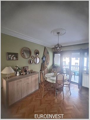 4,0 Uknjižen, 100m2, manja zgrada, odlična lokacij