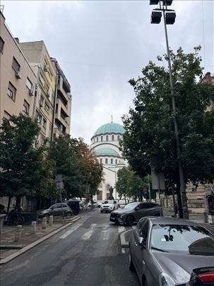 Četvorosoban stan kod Hrama Sv Save + parking