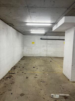 Garazno mesto u Dimitrija Tucovica