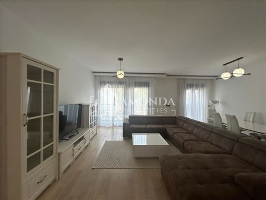 Izdaje se lux cetvorosoban stan, dva garazna mesta