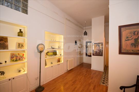 Izdajem salonac u Strahinjića Bana