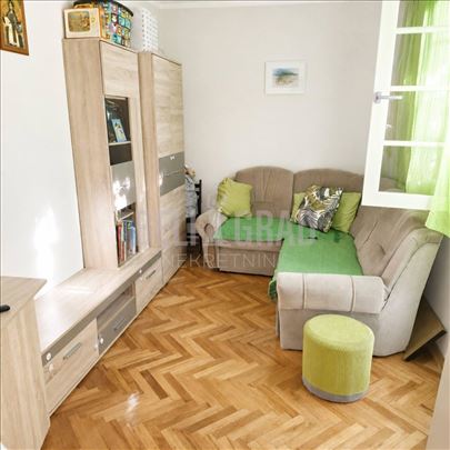 Renoviran porodični 2.5 stan 60 m² – mirna lokacij