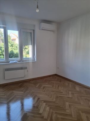 Vojvode Stepe predivan, renoviran i uknjizen stan