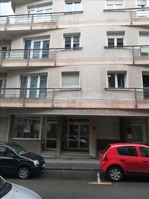 Vlasnik izdaje 4soban stan sa garazom kod Slavije