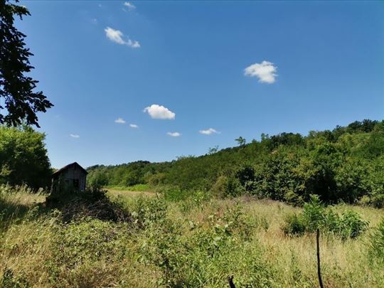 Vrčin, građevinsko zemljište,137,70 ari, uknjiženo