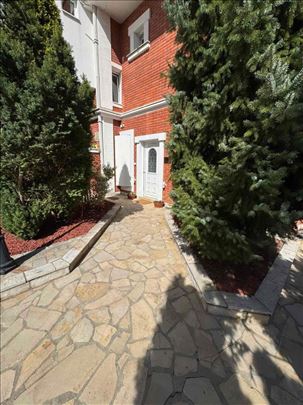 Dedinje | Premium 3.5 | Privatno dvorište