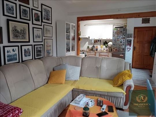 Dvosoban stan 52 m², plus dodatnih 4 m² terasa, Zv