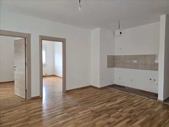 Ledine, Novi Beograd, uknjižen, kod hotela Mar