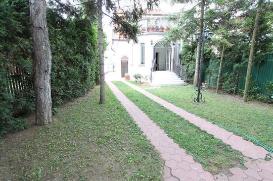 Odlična single kuća,dvorište,garaža,Senjak,ID 2360