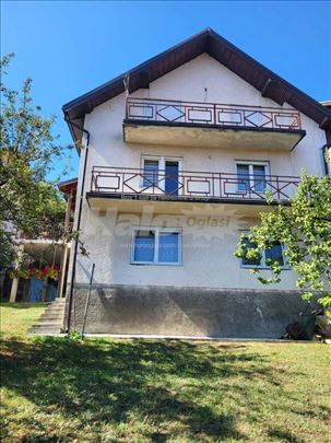 Porodična kuća 295 m² sa velikim dvorištem i garaž