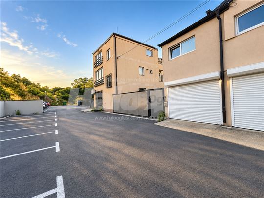 Poslovni kompleks 1.040 m² sa parkingom – Palilula
