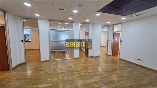 Poslovni prostor 330 m², Bežanijska kosa 1