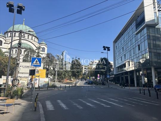 Prodaja cetvorosobnog stana sa garazom na Vracaru