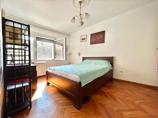 Profesorska kolonija 50m2,odvojena spavaća soba ID