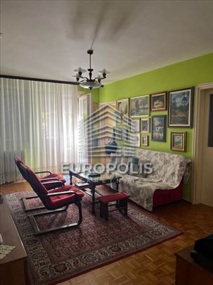 Uknjižen trosoban stan 59m² Zemunski park