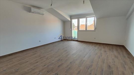 Zemun, novogradnja 3,0, useljiv+garažno
