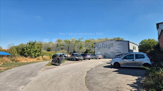 Atraktivna investicija – 4.768 m² zemljišta + hala