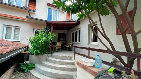 Centar,Bežanijska,izuzetna lokacija,208m2