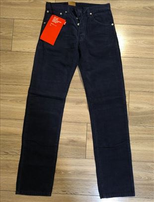 Dva modela Levis W28 L34