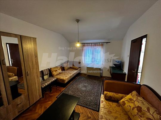 Izdaje se devojkama zasebna soba u trosobnom stanu