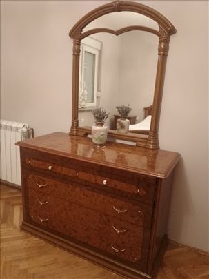 Krevet sa 2 noćna stočića i komoda s ogledalom