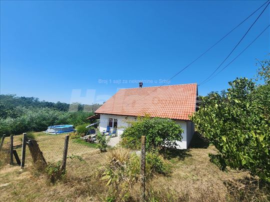 Kuca sa velikim placem na samo 23km od centra BG-a