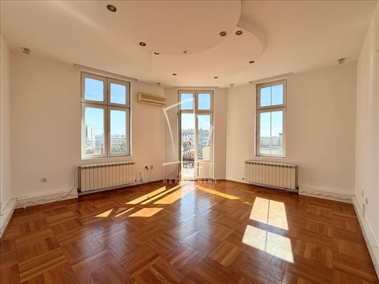 Odlicna lokacija i mogućnosti, mereno 88m2 ID#1635