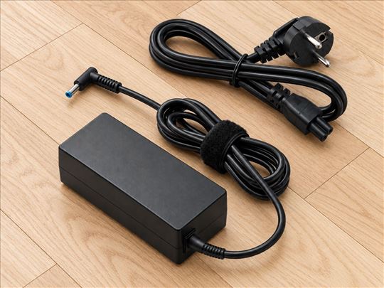 Original HP punjac 65 W + strujni kabl - NOVO