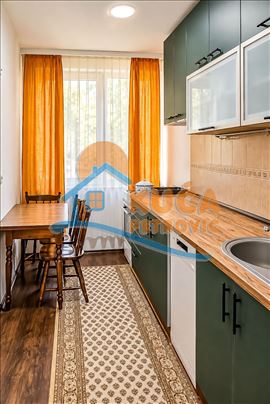 Renoviran dvosoban stan, 49m², prizemlje u zgradi 
