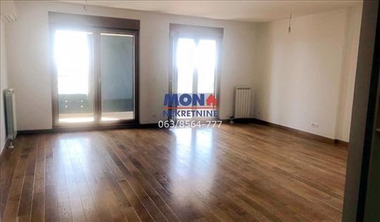 Blok 65, Wellport, 161m2 + 2 garaže, pets allowed