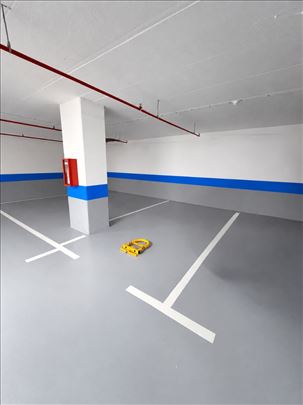Garažno mesto 14m2 odmah dostupno