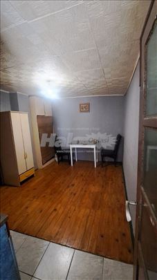 Izdajem kuću u zemunu 40 kvm