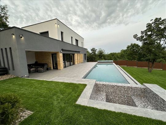 Kosmaj,kuca 330m2, 27a