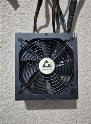 Modularno napajanje 650w Chieftec sa kablovima