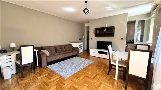Na prodaju stan 42 m² sa parking mestom – uknjižen