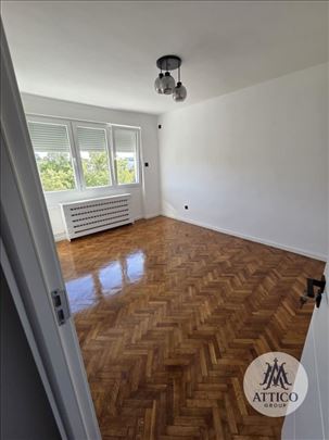 Trosoban stan 64 m² na Bulevaru Oslobođenja