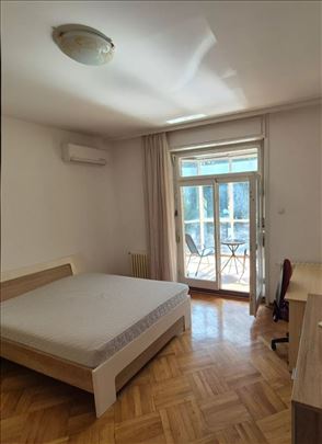 Dedinje, dvorište, pet friendly, garaža