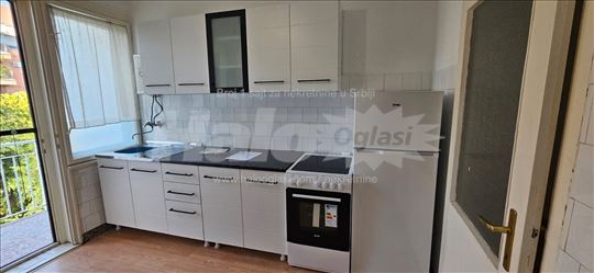 Dvosoban stan 61m2 polunamesten 350 eura