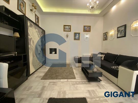 Gundulićev venac, 27m2, ta, salonac