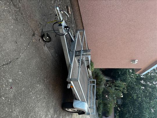iznajmljivanje auto prikolice
