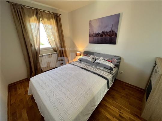 Ledine,ODVOJENA spavaca kod Grand kafe Expo