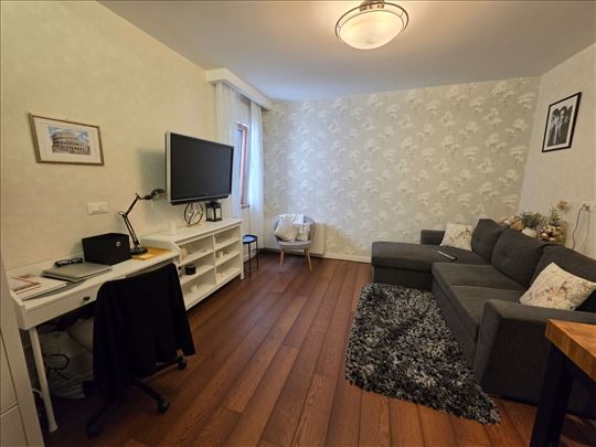 Lux 1.0 stan kod Hrama sa garažom